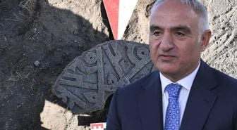Tarihi fetihten asırlar sonra gün yüzüne çıktı! Bakan Ersoy mübarek gecede duyurdu: Asırlardır taşta yaşayan nişane