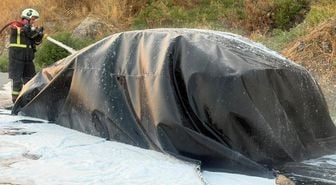 Elektrikli lüks otomobil 12 saat boyunca söndürülemedi! 8 milyon lira küle döndü