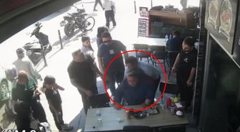 Polisin Heimlich manevrası kadının hayatını kurtardı: O anlar kamerada