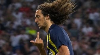 Guendouzi'den Lyon taraftarına olay hareket