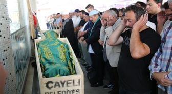 Denizde boğulan iki kardeş son yolculuğuna uğurlandı! Ortaya çıkan detay kahretti