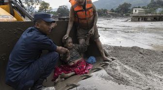 Nepal'deki selde hayatını kaybedenlerin sayısı 270'e çıktı