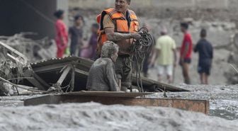 Nepal'deki selde hayatını kaybedenlerin sayısı 332'e çıktı