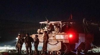 İsrail iki ülkeye birden saldırdı! Lübnan’ı bombaladı, Suriye’ye karadan girdi