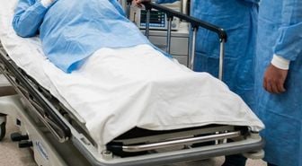 Karnından çıkan şey doktorları dehşete düşürdü! Tam 13 kilo