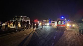 Kutlama dönüşü kaza: Yolcu otobüsleri çarpıştı, 13 kişi yaralandı