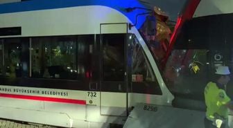 İstanbul'da iki tramvay kafa kafaya çarpıştı: 9 yaralı
