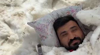 Şehir sıcaktan kavruldu, onlar karın tadını çıkardı