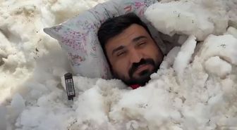 Şehir sıcaktan kavruldu, onlar karın tadını çıkardı