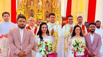 İkiz rahipler ve ikiz kilise görevlilerinin yönettiği düğünle ikizler evlendi