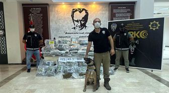 TIR'ın dorsesini açan ekipler şaşkına döndü! Onlarca kilogram bulundu