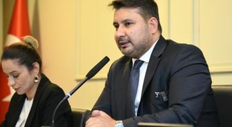AK Parti'ye geçen başkandan dikkat çeken çıkış! Mansur Yavaş'a övgü, geçmişe eleştiri