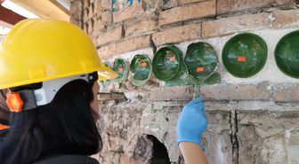 Eğri minareli 8 asırlık camideki gizemli yeşil çanakların sırrı çözüldü