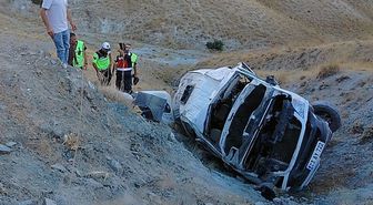 Elazığ’da minibüs uçuruma yuvarlandı: Yaralılar var