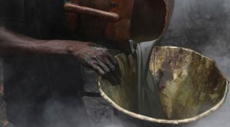 Nijerya'da petrol hırsızlığı girişiminde bulunan 37 kişi zehirlenerek öldü