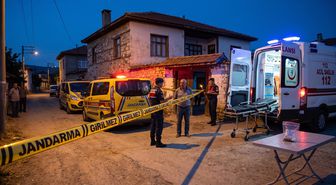 Aile içi tartışmada oğlunu ve gelinini vurdu