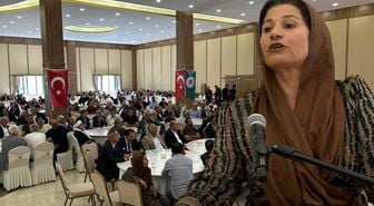 Fistan giyip 300 erkeğin karşısına çıktı! Kadın çiftçi gözlerinin içine baka baka böyle haykırdı