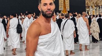 Karim Benzema Kabe'ye gitti! Paylaşımına tek cümlelik not