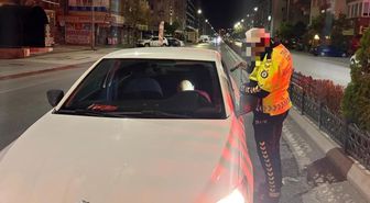 Yolun ortasında uyudu, yediği cezayla kendine geldi