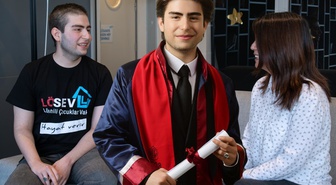 Hastane yatağından Harvard’a uzanan azim! Ahmet'in hayali 2 tüp kana bağlı!
