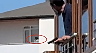 Maltepe'deki kanlı saldırı sırasında dikkat çeken görüntü: Kurşun yağarken istifini bile bozmamış
