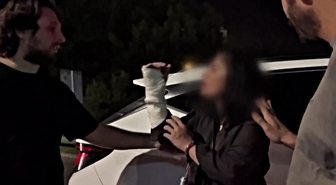 Polise direndi, gazeteciye tükürdü! Alkollü kadın sürücü tutuklandı