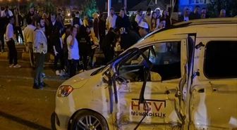 Düğünden dönenleri taşıyan minibüs kaza yaptı: 21 yaralı