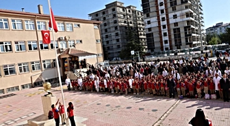 17 milyon öğrenci dersbaşı yaptı! Okul kapılarındaki yeni uygulama dikkat çekti