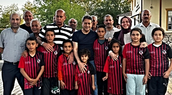 Gaziantep FK forması giydirdi, hedef alındı! Yeni Partili isimden milletvekili Ali Şahin'e skandal tepki