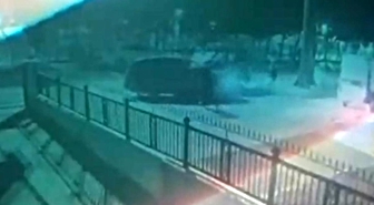 Keçiören'de polis aracına çarpıp kaçan sürücü yakalandı, evinde silah çıktı