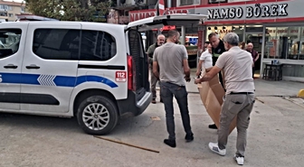 Kocaeli'de polis ekip aracına giren yavru kedi, itfaiye ekiplerince kurtarıldı