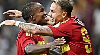 Kayserispor 4 golle liderliğe oturdu