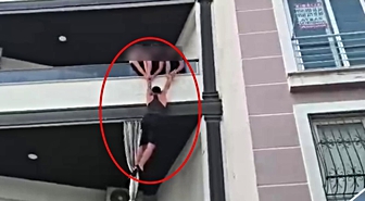 İş yeri kurşunlayan şüphelinin balkondan kaçmaya çalıştığı anlar kamerada