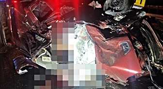 Aydın'da tır ile hafif ticari aracın çarpışması sonucu 3 kişi öldü