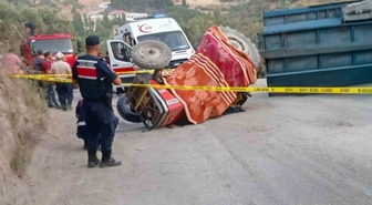 Aydın'ın Köşk ilçesinde seyyar pide fırını taşıyan traktör devrildi: 1 ölü, 1 yaralı