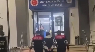 Sarıyer'de kalaşnikofla havaya ateş açtığı öne sürülen 14 yaşındaki çocuk yakalandı! Silah koltuk süngerinden çıktı