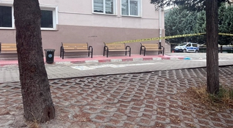 Boşanma aşamasındaki eşini bıçakla ağır yaraladı