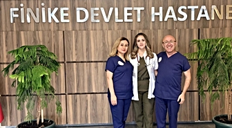 Anne ve babasının görev yaptığı hastaneye doktor olarak atandı! Finike'de duygulandıran aile tablosu