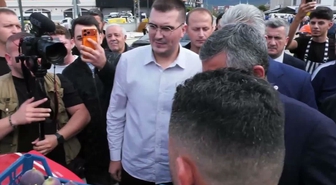 Bursa’da incir üreticileri Özgür Özel’in yolunu kesti! Çiftçinin mazotu için ÖTV ve KDV sözü verdi