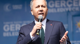 Eski İçişleri Bakanı Ali Yerlikaya, uzun süre sonra Beşiktaş maçında görüntülendi
