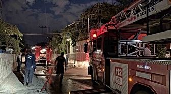 Kayseri'de mangal faciası! Balkonda yakılan ateş iki evin çatısını küle çevirdi