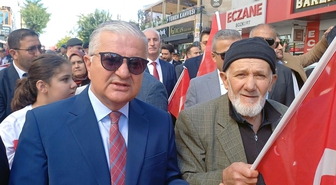 Aksaray'da duygulandıran an! Sesi Atatürk'e benzeyen emekli postacı Onuncu Yıl Nutku'nu okudu