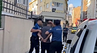Şişli'de yolda yürüyen kadına hakaret eden şüpheli, Atatürk'e küfrü polislerin yanında da tekrarladı