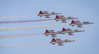 Türk Yıldızları Sivrihisar semalarında! Vecihi Hürkuş'un torunu dedesinin uçağıyla uçtu
