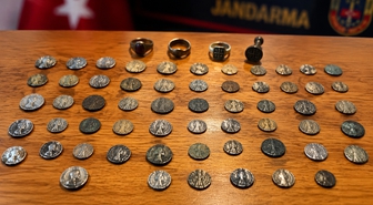 Çatalca'da tarlada bulduğu 52 parça Bizans eseri satmaya çalışan E.H. yakalandı