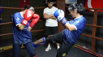 Evden çıkmayan ev hanımıydı, Türkiye üçüncüsü oldu! Anne ve iki kızı artık aynı ringde antrenman yapıyor