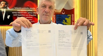 Taksimetre 920 lira yazdı, hesabına 920 bin lira geldi! İzmirli taksici parayı berbere dönüp iade etti