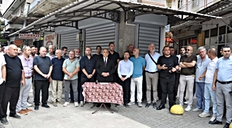 Salihli'de kuyumcuya kasklı soygun girişimi! Direnince ateş açtı, esnaf yakaladı