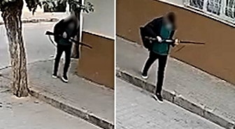 Manisa'daki okul saldırganının silahını doldurduğu anlar