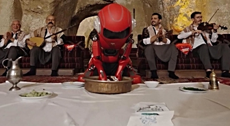 TEKNOFEST robotu sıra gecesinde çiğköfte yoğurdu